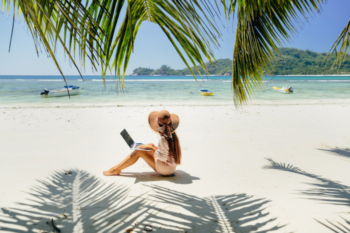 Virtuelle Assistenz am Strand