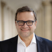 freiberufler Interim Manager Transformation & Execution | Stabilisierung kritischer Programme | C-Level Sparring auf freelance.de