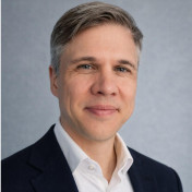 freiberufler Managing Partner, MG8V · Strategic Advisory · DeepTech Ventures · Cross-Border Capital · Co-Founder, Europe-India Investment Summit auf freelance.de