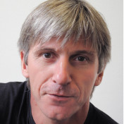 freiberufler Mens agitat molem auf freelance.de