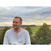 freiberufler Vertriebler / Rettungssanitäter auf freelance.de