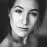 Freiberufler -Brand Designerin, Konzepterin & Texterin