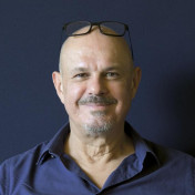 freiberufler Creative Director  |  Produkt- und Grafikdesigner  |  Texter  |  Fotograf auf freelance.de