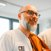 freiberufler Brand und User Experience Designer (Digital & Print auf freelance.de