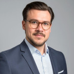 Freiberufler -KI-Manager mit umfassender technischer Erfahrung