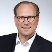 freiberufler Executive mit umfangreicher Erfahrung in verschiedenen Fertigungsindustrien auf freelance.de