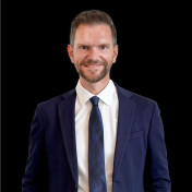 freiberufler CEO • COO • CFO • CHRO Experience | Scaling Companies | Transformation | Business Angel | Autor & Tutor auf freelance.de
