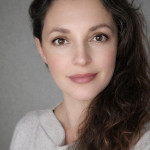 Freiberufler -Freelance Designerin & Web-Developer (React / Java / UX/UI)