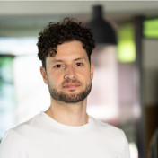 freiberufler Senior AI & Fullstack Engineer · TypeScript · React · Next.js · Node.js · LLM/RAG/Agenten · Flutter auf freelance.de