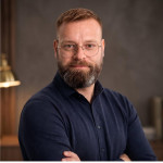 Freiberufler -AI / LLM Engineer · Founder OROS.BI