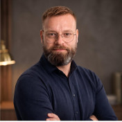freiberufler AI / LLM Engineer · Founder OROS.BI auf freelance.de
