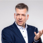 Freiberufler -International anerkannter Gefahrgutexperte und Schifffahrtsspezialist