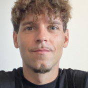 freiberufler Senior iOS & Mobile Engineer | SwiftUI, Kotlin, React Native | KI-Integration, Web mit Next.js auf freelance.de