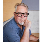 Freiberufler -Creative Director & KI-Produktentwickler